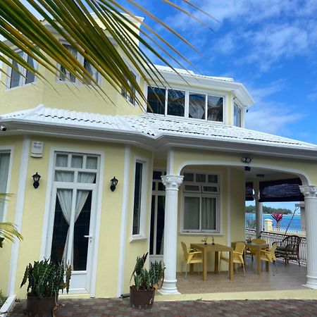 Villa Bella Charming Beachfront Guesthouse Blue Bay Ngoại thất bức ảnh
