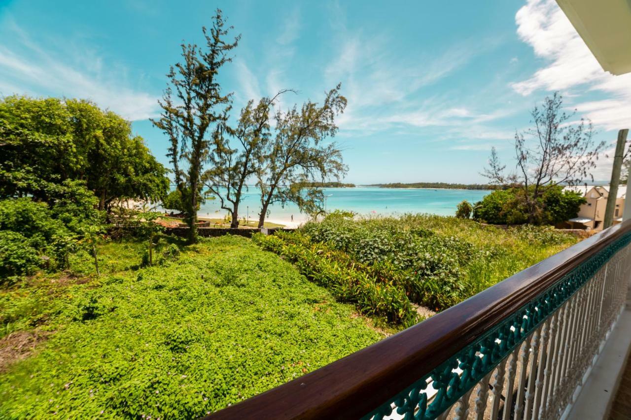 Villa Bella Charming Beachfront Guesthouse Blue Bay Ngoại thất bức ảnh